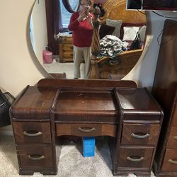 Antique Bedroom Set Bed And Dresser 