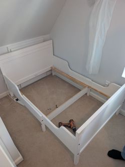 $40 Adjustable  bed ( toddler to standard twin)