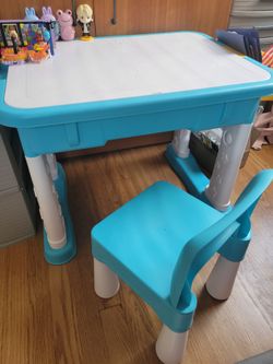 Kid's table with chair