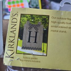 Kirkland Yard Signs "H"