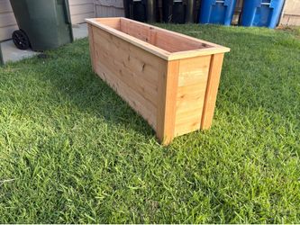 Cedar planter box 4’x1’x18”