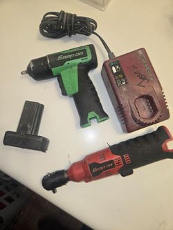 SNAP ON IMPACT AND RATCHET 1 BATTERY AND CHARGER