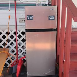 Mini Fridge With Freezer 