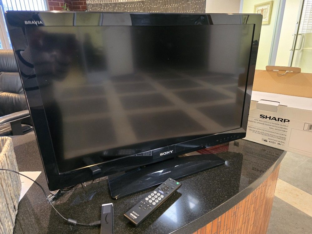Sony BRAVIA 32" LCD TV with Soundbar And Amazon Firestick