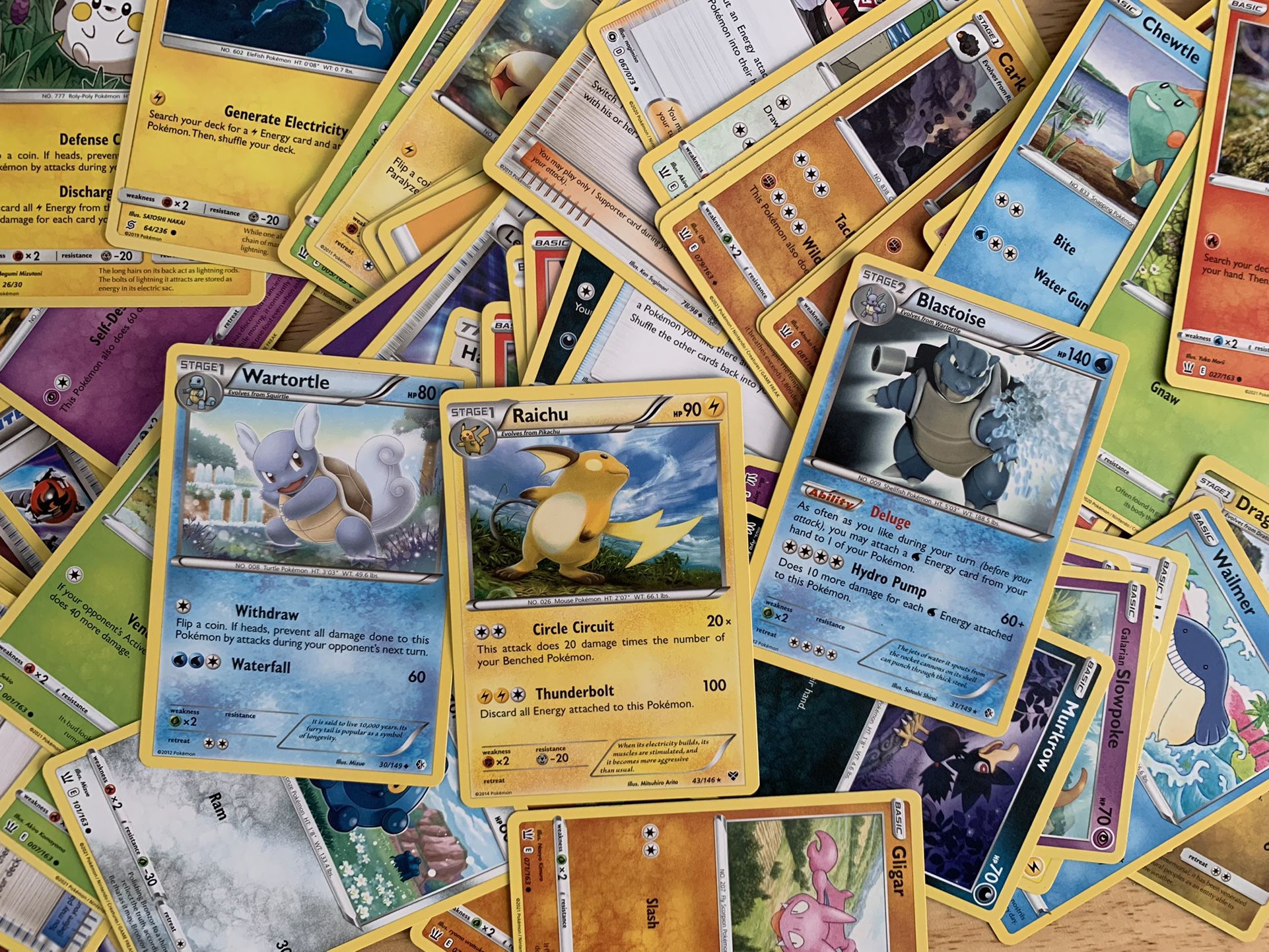 279 Pokémon Card Lot 