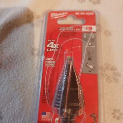 Milwaukee
7/8 in. - 1-1/8 in. #9 Black Oxide Step Drill Bit (2-Steps)