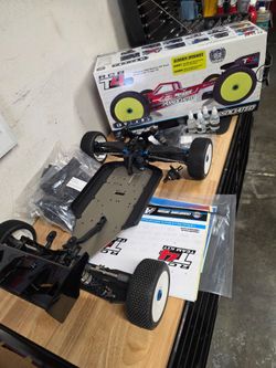 Team associated rc8t4e 1/8 rc car truggy