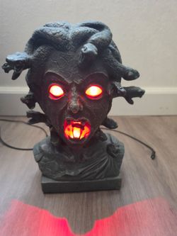Medusa statue decor