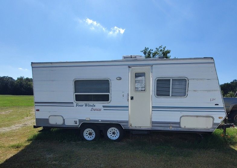 4 winds express light travel trailer camper