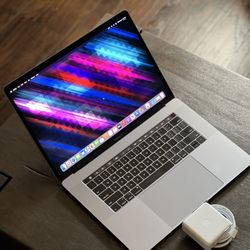 2016 MacBook PRO 2.7ghz (i7) - 16gb - 500gb SSD  