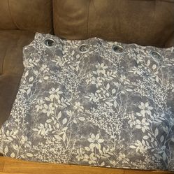 Gray/White Floral Leafy Grommet Top curtain Panel. Read Description 