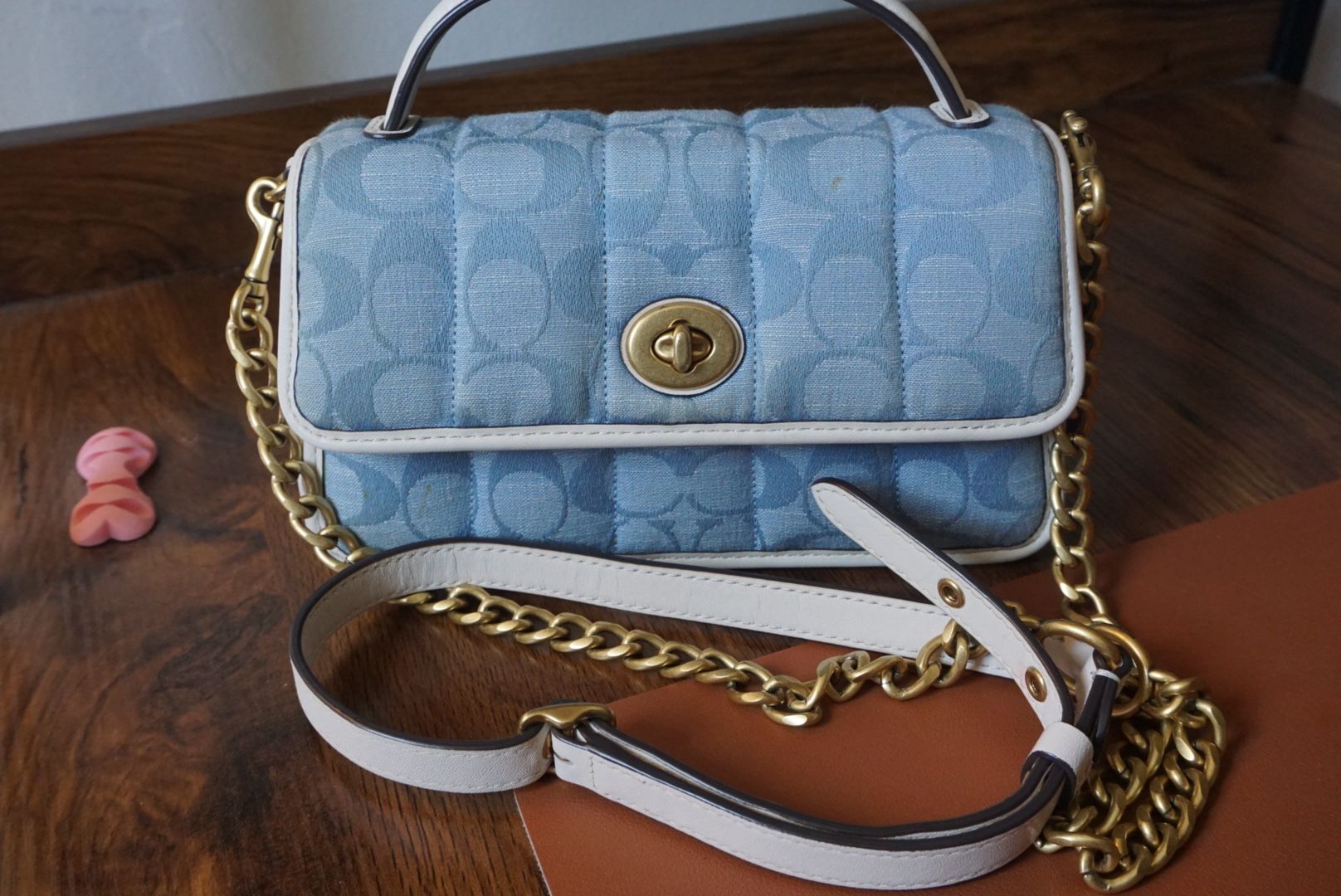 Coach Turnlock Clutch 20 In Signature Chambray With Quilting
