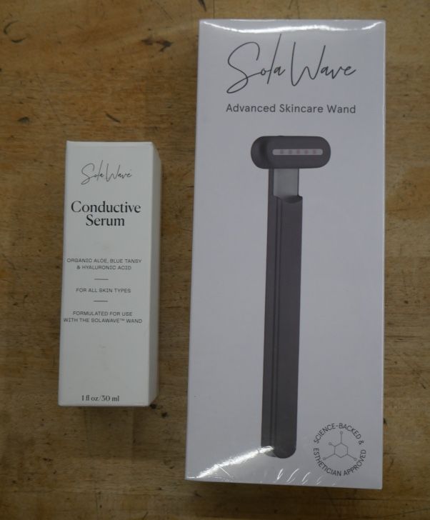 SolaWave 4-in-1 Facial Wand Red Light Therapy for Face and Neck,Onyx w conductive serum . new sealed