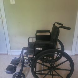 Drive Medical Silver Sport 2 Wheelchair 