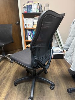 Mesh Office Chair – Comfortable & Adjustable