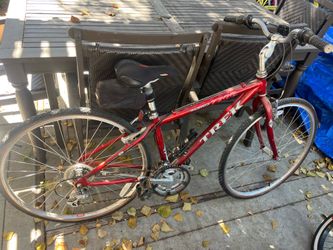 Trek hybrid bike commuter