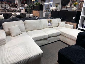 Stunning sectional sofa! 🚨📦 More colors available!