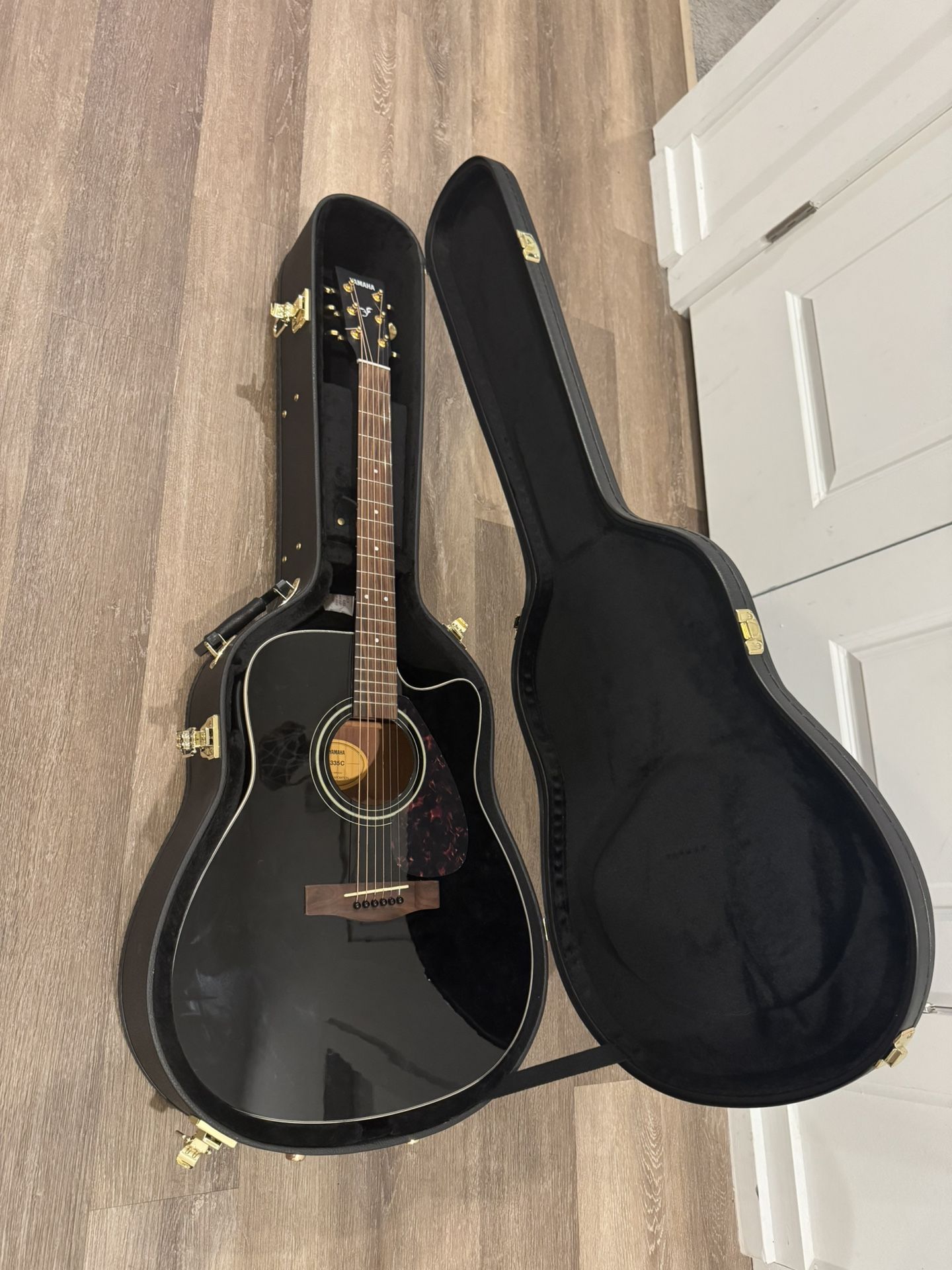 Yamaha FX355C Acoustic/Electric Guitar