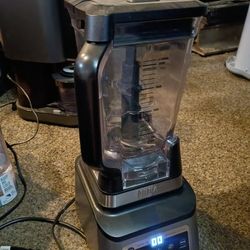 NiNJA BLENDER 