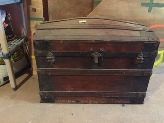 Antique Steamer Trunk – Dome Top