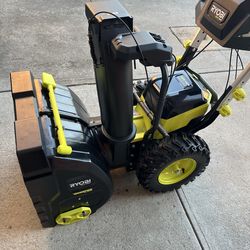 RYOBI 2 stage cordless Self Propelled Snow Blower 24in
