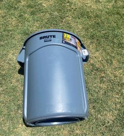 Trash can