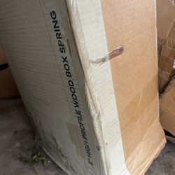 ZINUS QUEEN BOX SPRING