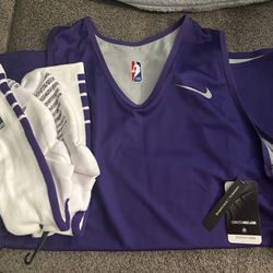 Large Purple NBA NIKE jersey & SOCKS 