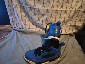 Boys air jordan flights, size 4.5Y
