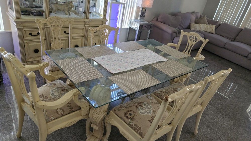 Dining room table