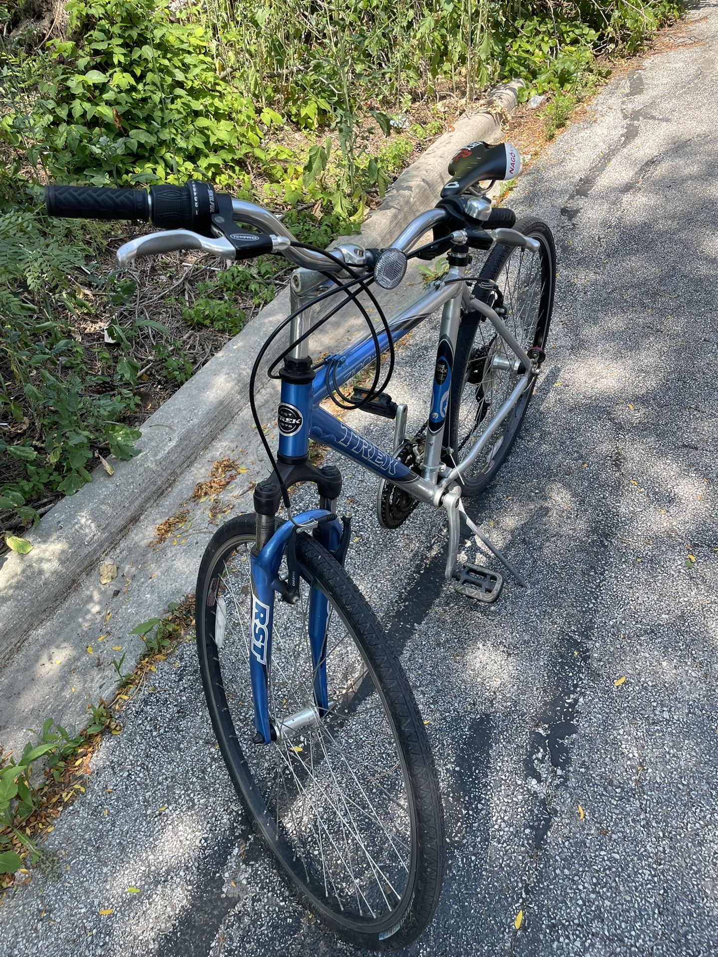 Hybrid Trek Road Trail Mountain Bike Bicycle 21 Speed Aluminum Very Light 