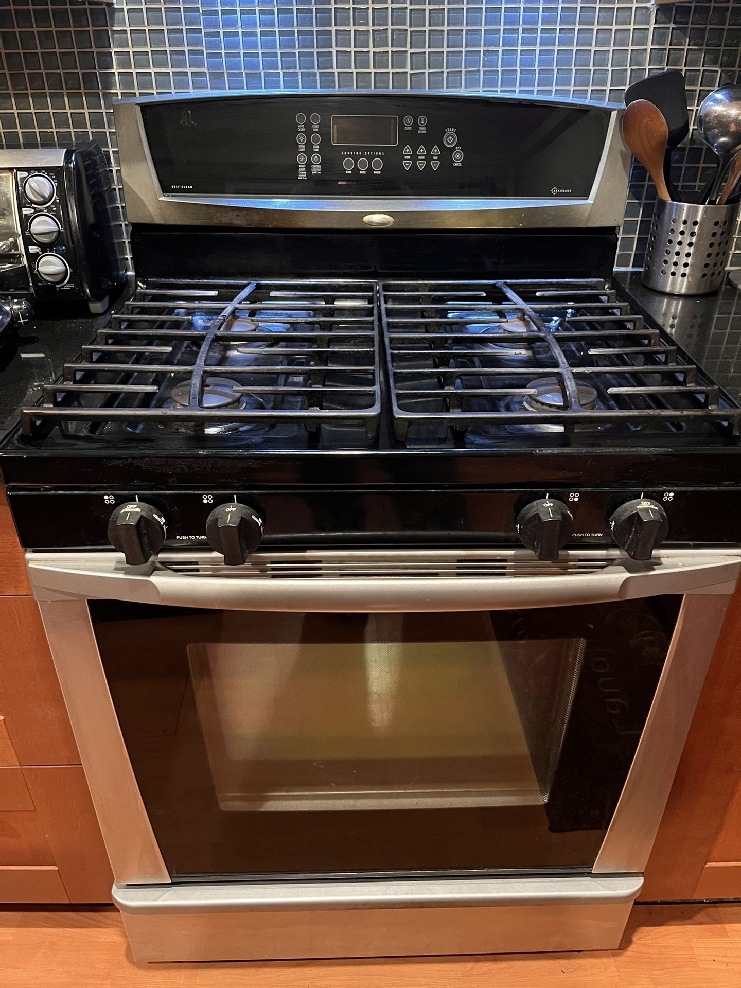 Range (stovetop+oven)