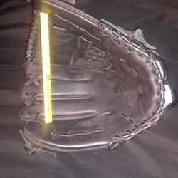 New -Easton BLACK MAGIC -12-1/2 - BASE BALL GLOVE