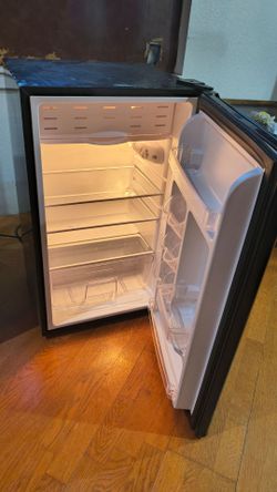 Magic Chef Mini Fridge ~3.2 cu ft – BRAND NEW, Never Used – Black Compact Refrigerator