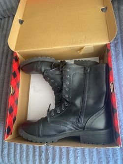 Used Arizona boots size 10-