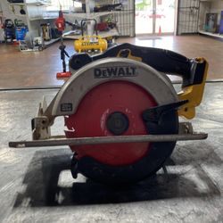 DEWALT Cordless Circular Saw 