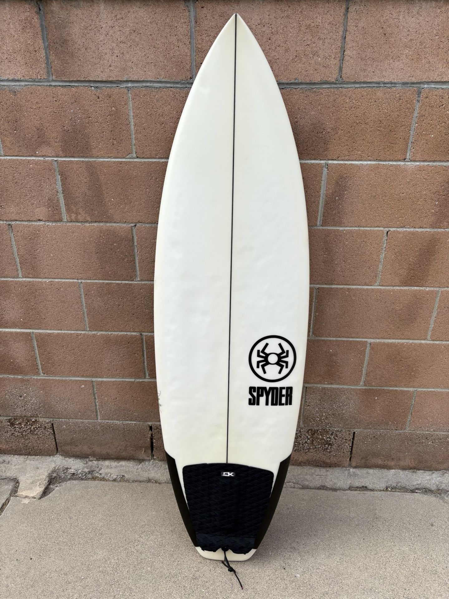 Surfboard Spyder 5’6” Outlaw Surf Package! Comes With New Pad, Fins, and Leash!