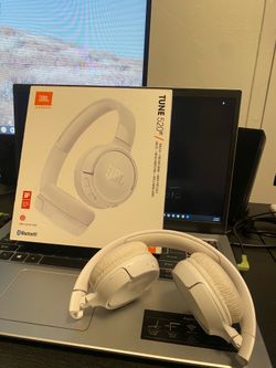 JBL Tune 520  headphones