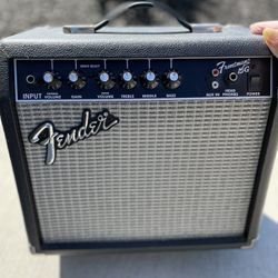Fender Frontman 15G Guitar Amplifier Type PR 495 Powers On