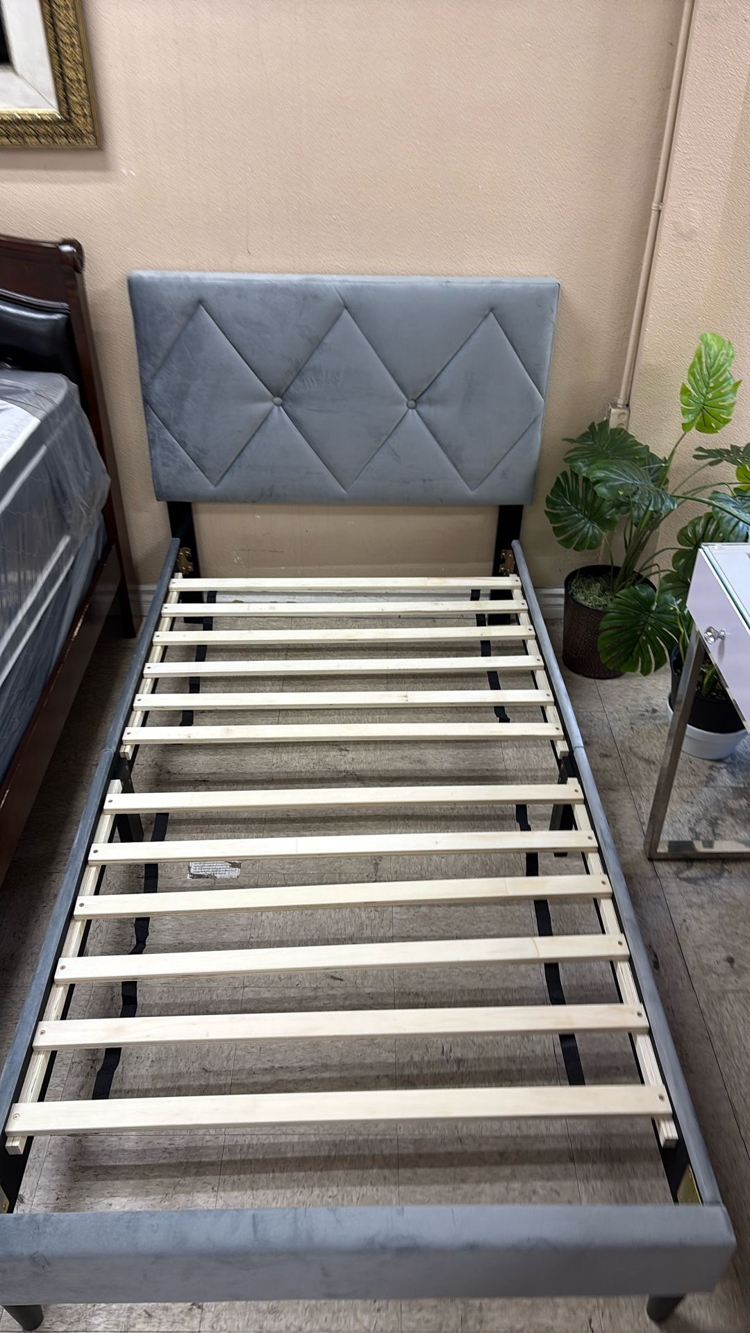 BED FRAME TWIN 110