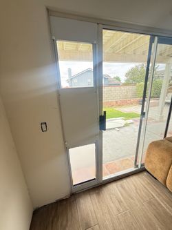 LARGE BREED DOG DOOR ( DOGGIE DOOR ) INSERT $100 OBO