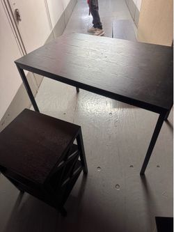 TABLE+BENCHES+ NIGHT STAND. FOR SALE ‼️‼️‼️