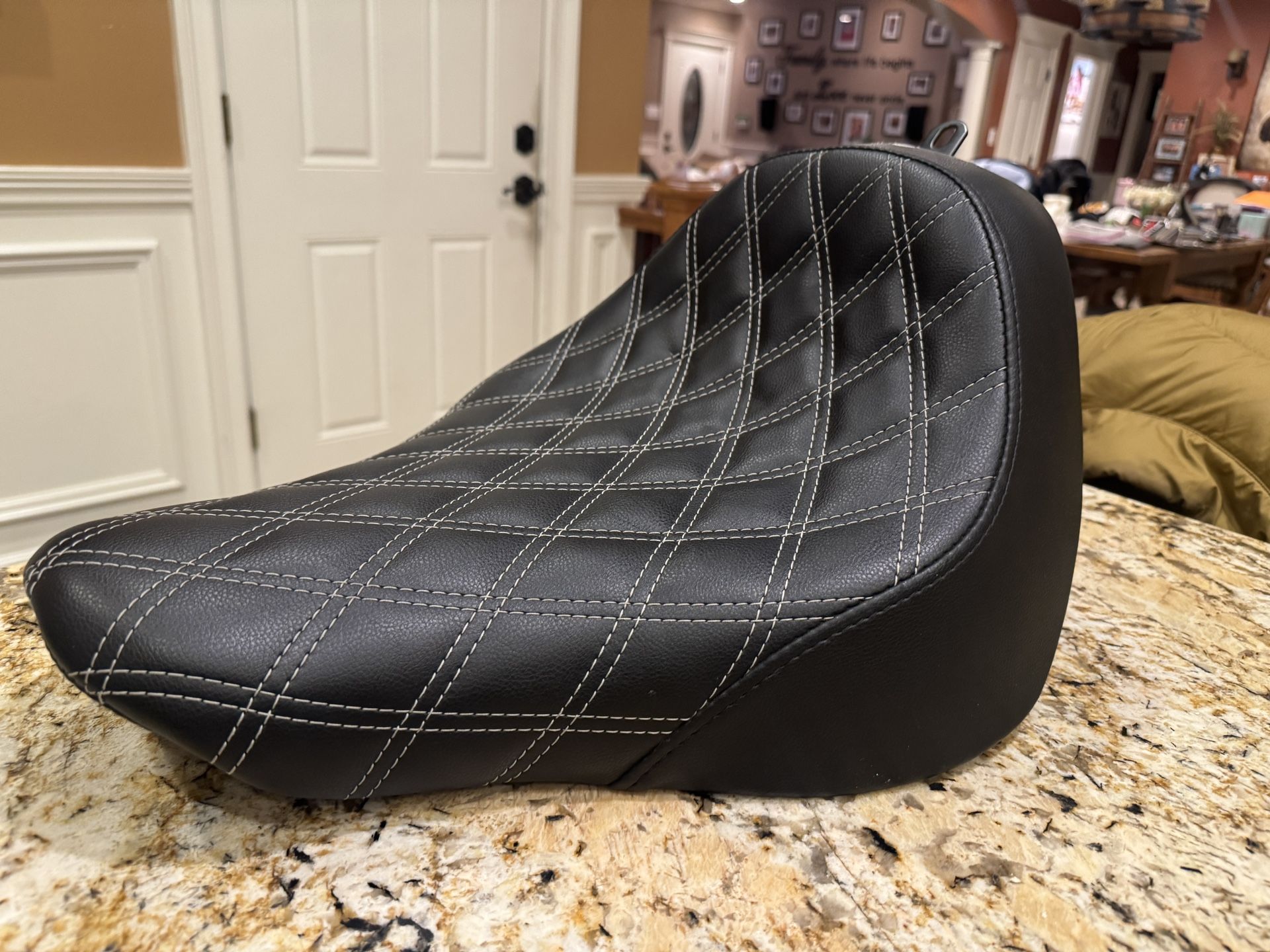18/19  FATBOY Seat- Saddlemen Renegade LS Solo w/ Silver Stitching 