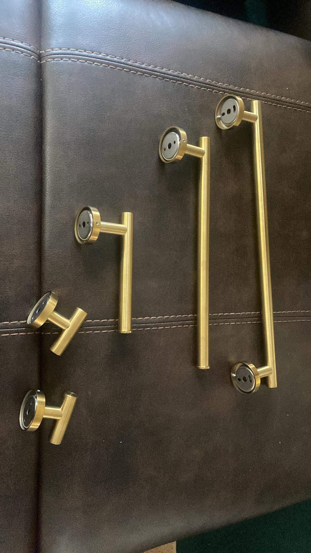 - $50- (no less)-(Brand New) Golden colored Towel hooks-   Pick up is in Yakima-near fred meyers- **************************** - (Nuevecito) Ganchos p