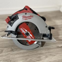 Milwaukee M18 18V Lithium-Ion Brushless Cordless 7-1/4 in. Circular Saw (Tool-Only)