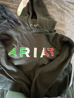 Ariant sweater size large