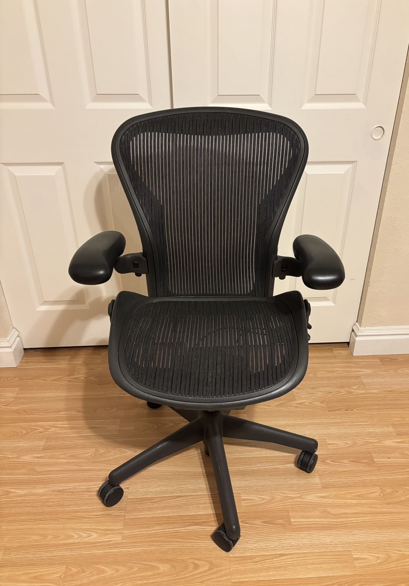 Herman Miller Aeron Size B Office Chair (Adjustable Features)