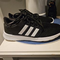 Addidas Women's 7.5 Cloud Foam Shoes 