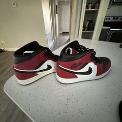 Jordan 1 Mid