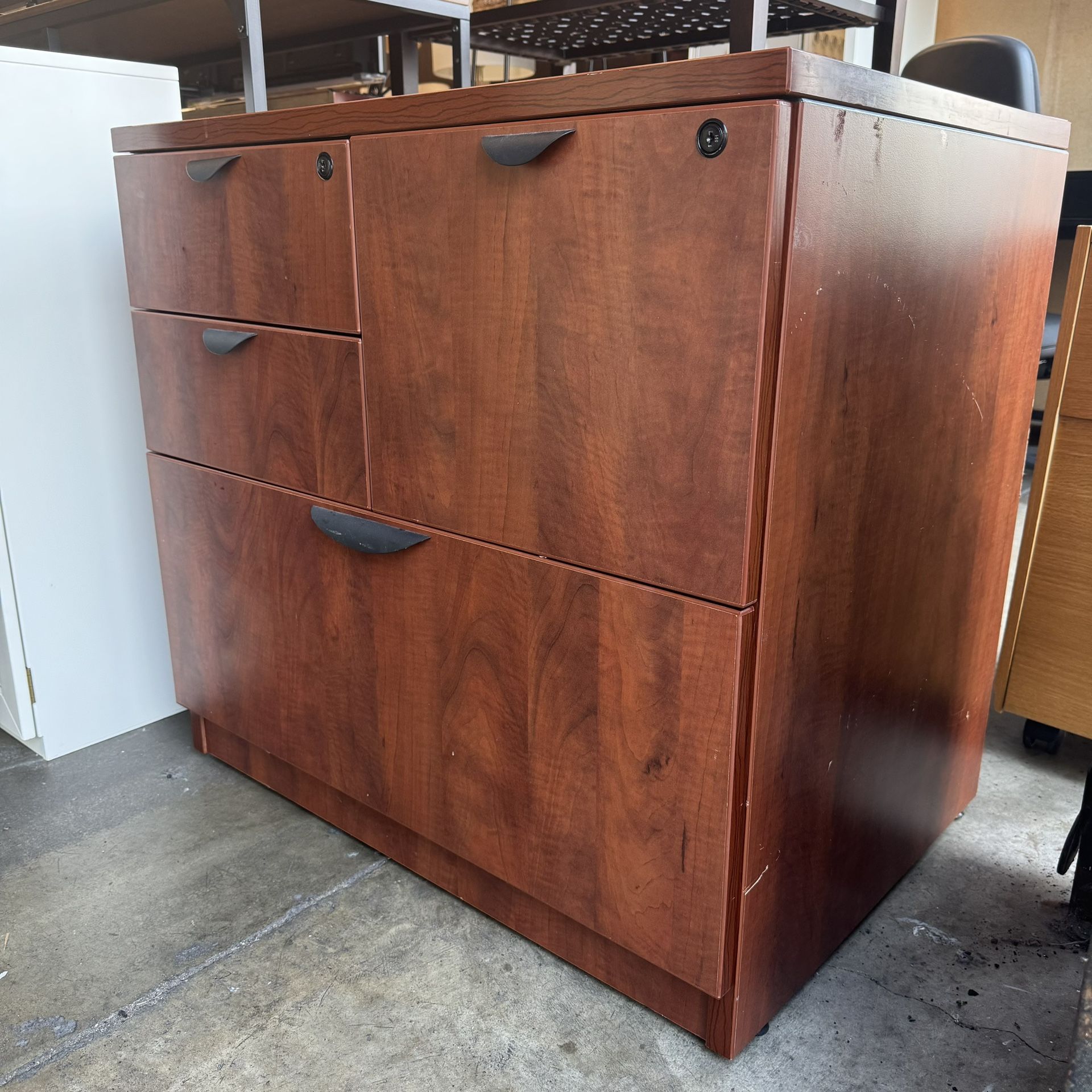 Modern 4 Drawer Utility Storage Cabinet Filing Cabinet Good Condition 